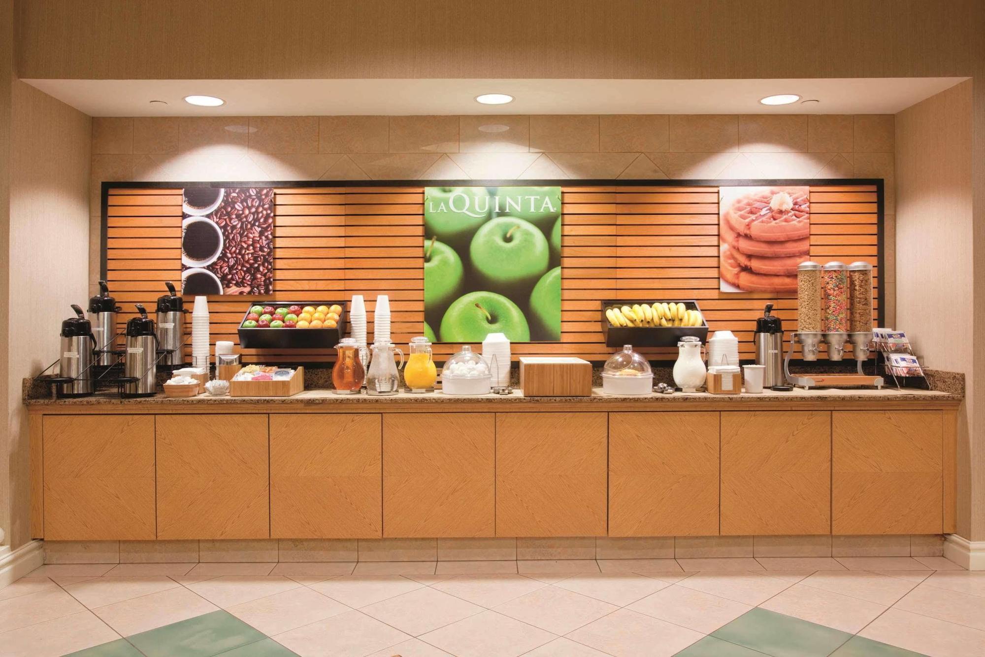 Hampton Inn Colorado Springs-Airport Exterior foto